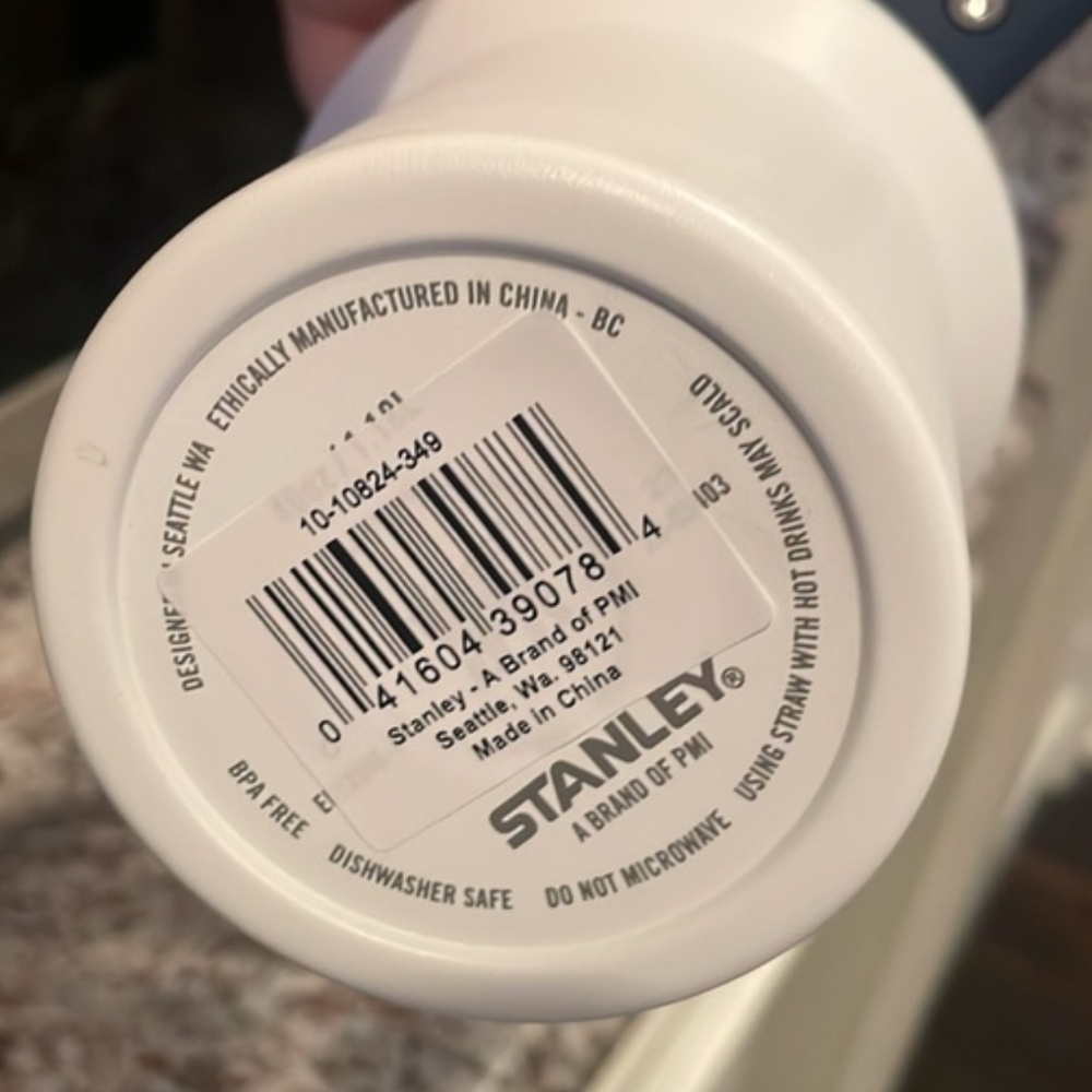 Stanley The Quencher H2.O Flowstate Tumbler 40 oz in Abstract Geos NWT - Picture 5 of 9
